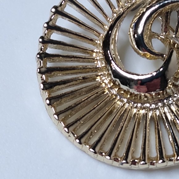 Vintage Metal Nautilus Shell Brooch - Picture 6 of 14